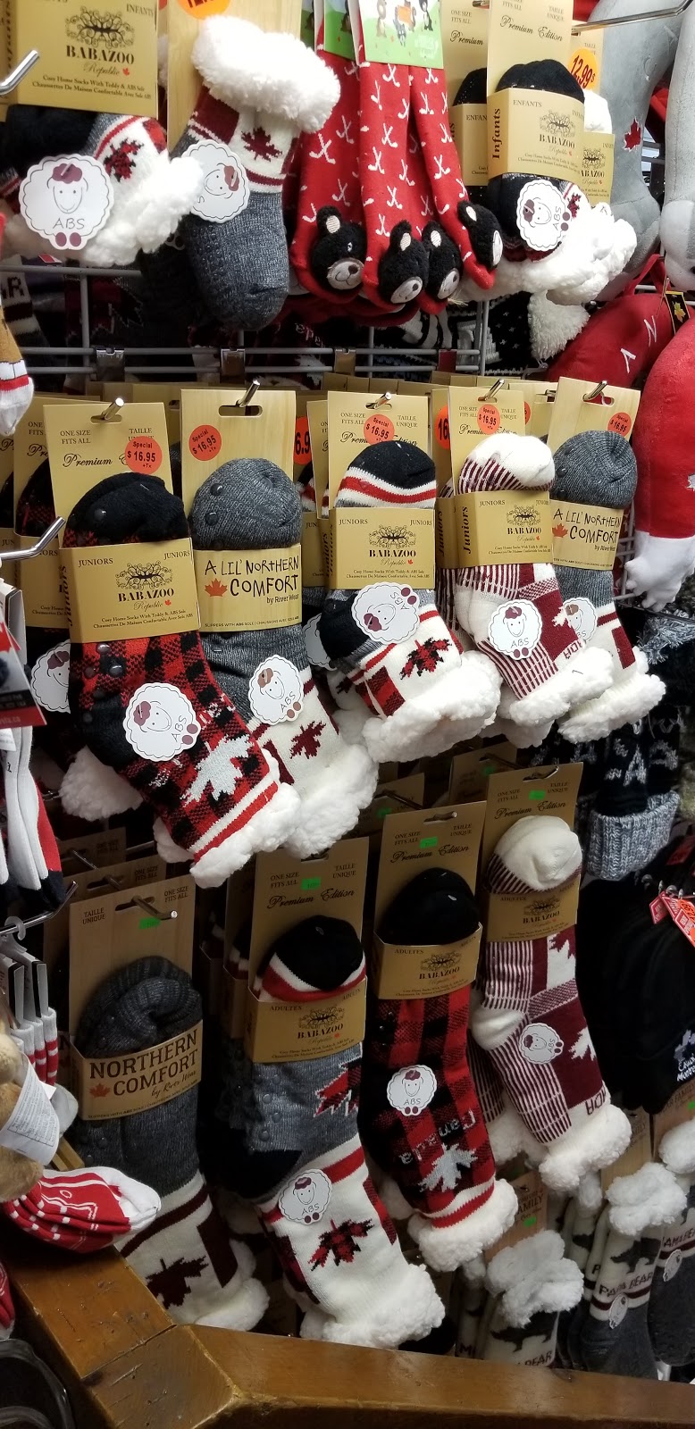 Souvenir du Québec | 344 Rue Notre-Dame Est, Montréal, QC H2Y 1C7, Canada | Phone: (514) 895-0746