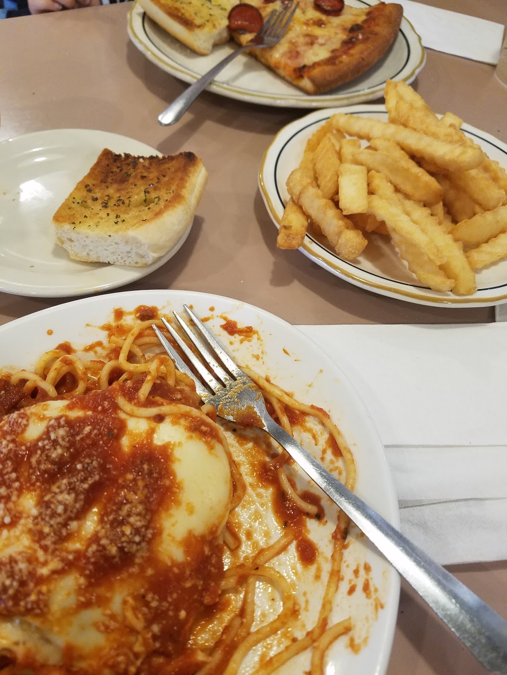 Lunettas Restaurant | 878 Cleveland Dr, Cheektowaga, NY 14225, USA | Phone: (716) 833-9756