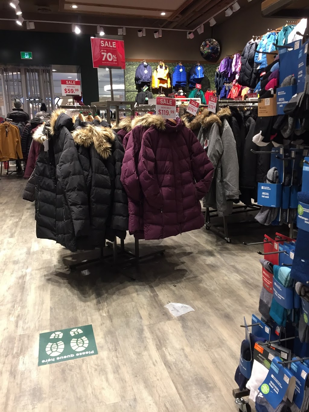Mountain Warehouse | Unit 1064, 10355 152 St, Surrey, BC V3R 7C1, Canada | Phone: (604) 589-0325
