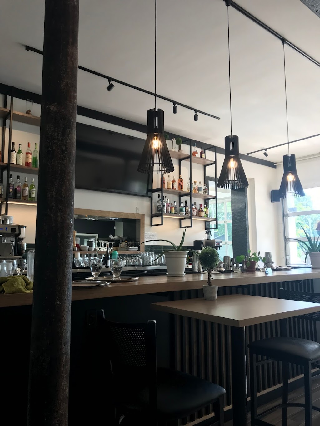 Bistro sans frontière | 409 Bd Marie Victorin, Kingsey Falls, QC J0A 1B0, Canada | Phone: (819) 363-9400
