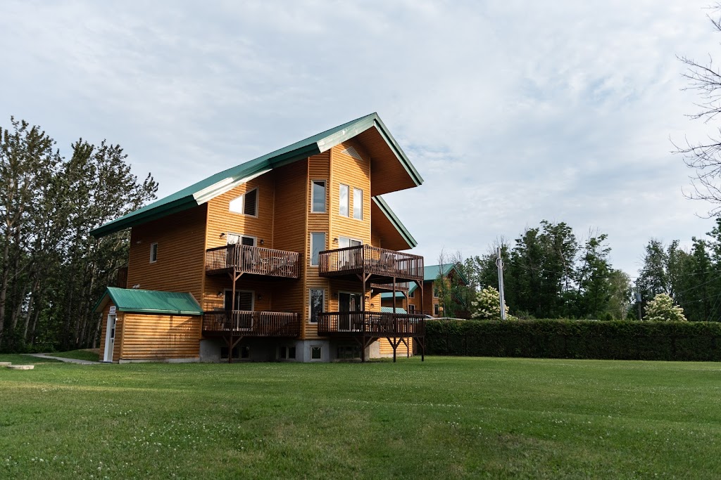 Chalets et Spa Lac St-Jean | 109 Chem. du Parc-Municipal, Chambord, QC G0W 1G0, Canada | Phone: (418) 342-1111