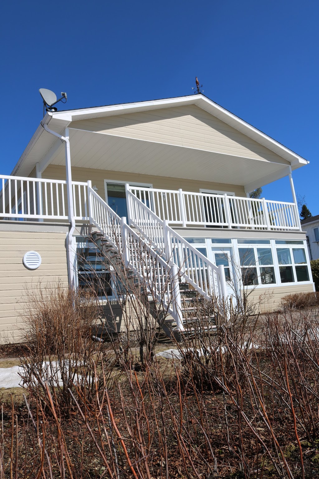 The Beach Villa | 426 Chemin de la Baie des Sables, Stratford, QC G0Y 1P0, Canada | Phone: (819) 620-5423