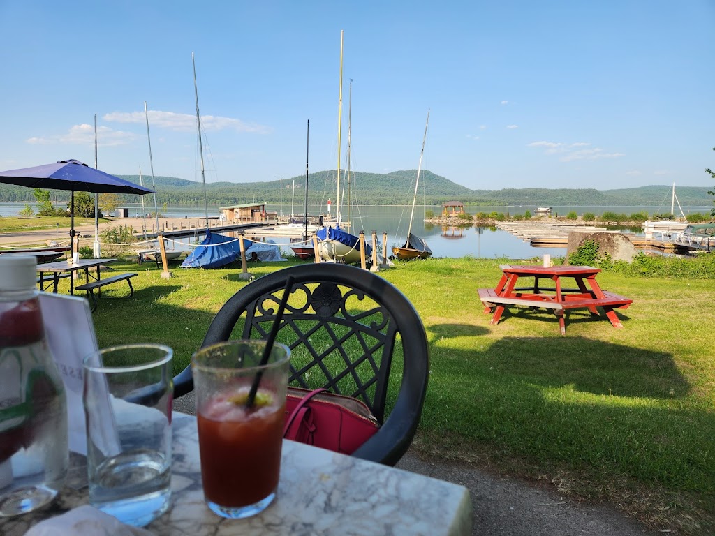 The Hexagon Waterfront Patio and Restaurant | 34 Pier Rd, Deep River, ON K0J 1P0, Canada | Phone: (613) 775-0242