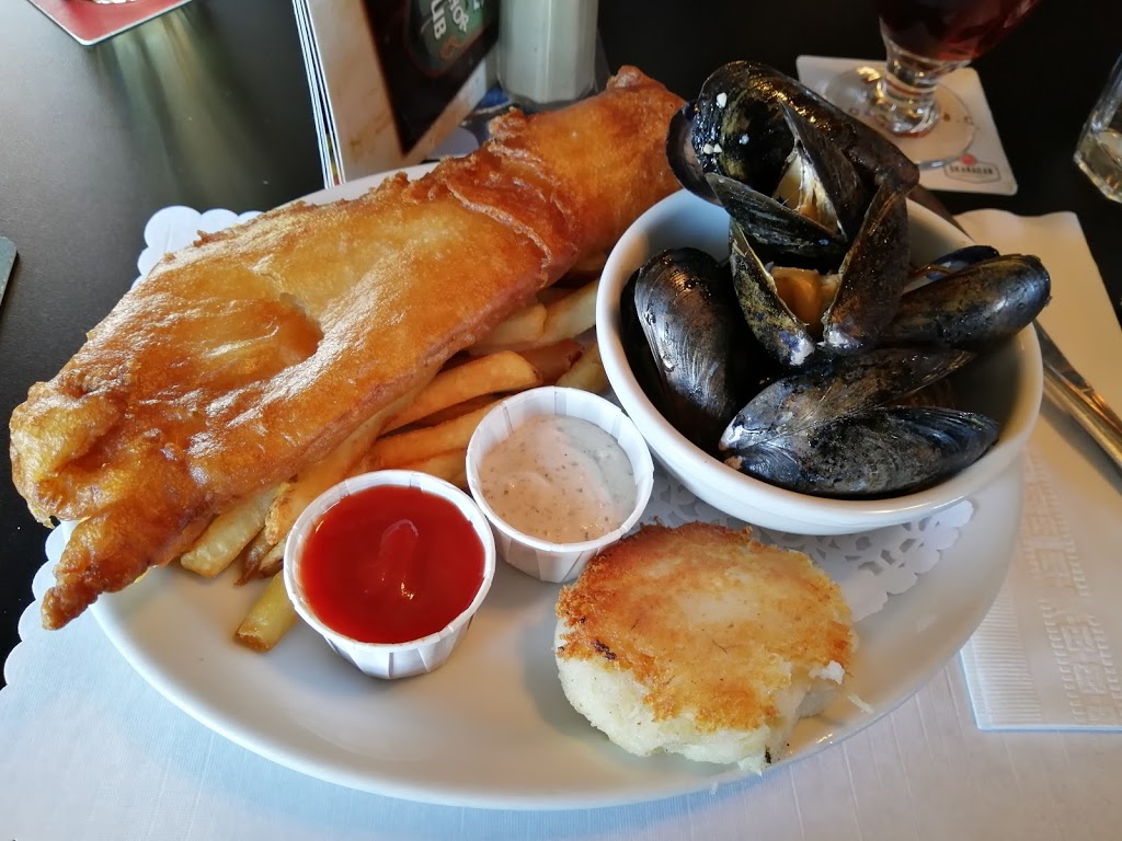 Mug & Anchor Pub Ltd | 643 Main St, Mahone Bay, NS B0J 2E0, Canada | Phone: (902) 624-6378