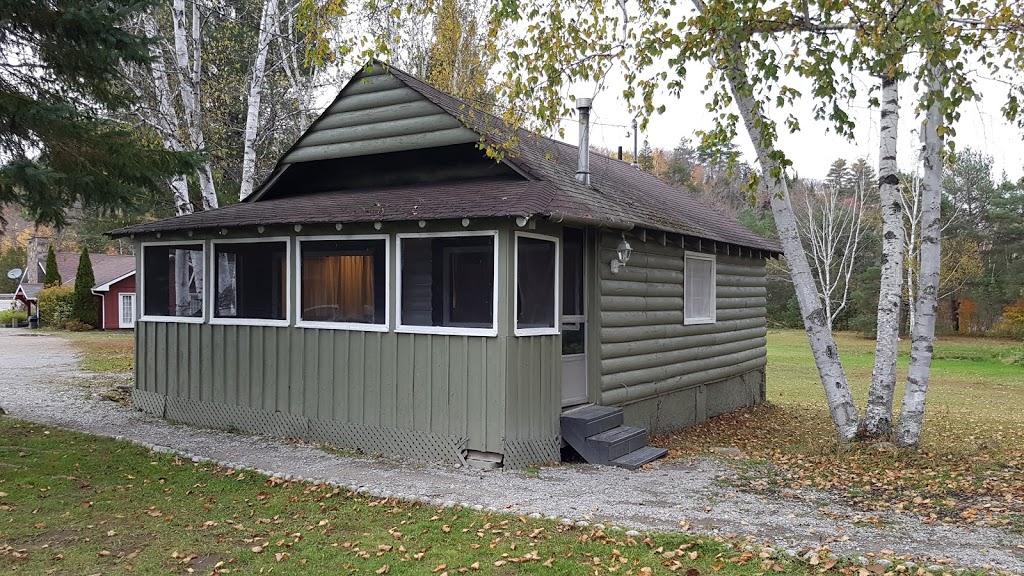 Algonquin Lakeside Inn | 4382 ON-60, Dwight, ON P0A 1H0, Canada | Phone: (705) 704-9778