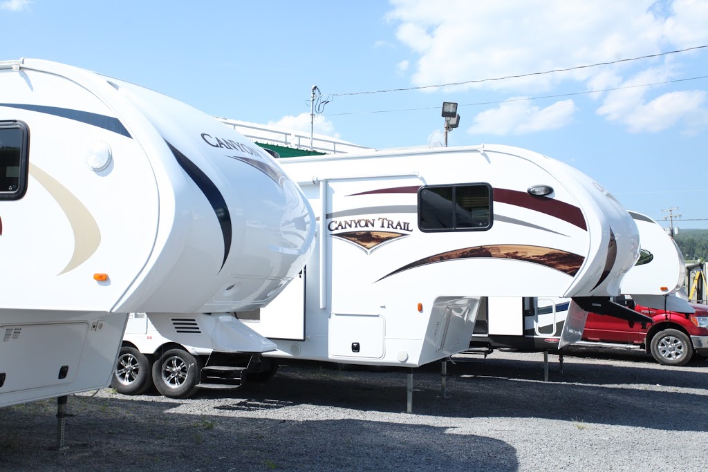 Caravane Charlevoix Inc | 3 Rue Desbiens, Clermont, QC G4A 1B8, Canada | Phone: (418) 439-2727