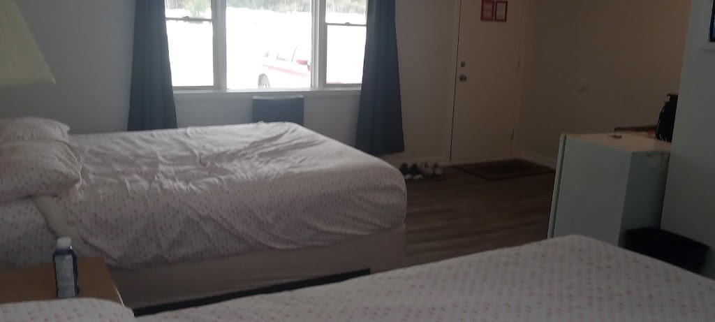 Algonquin Motel | 11191 Hwy 124, South River, ON P0A 1X0, Canada | Phone: (705) 386-2641