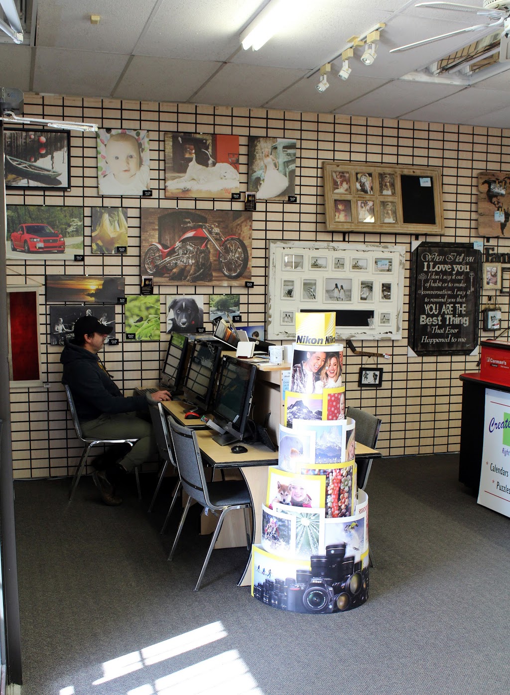 Fairview Photo Lab Inc | 403 Fairview Dr, Brantford, ON N3R 6T2, Canada | Phone: (519) 756-2942