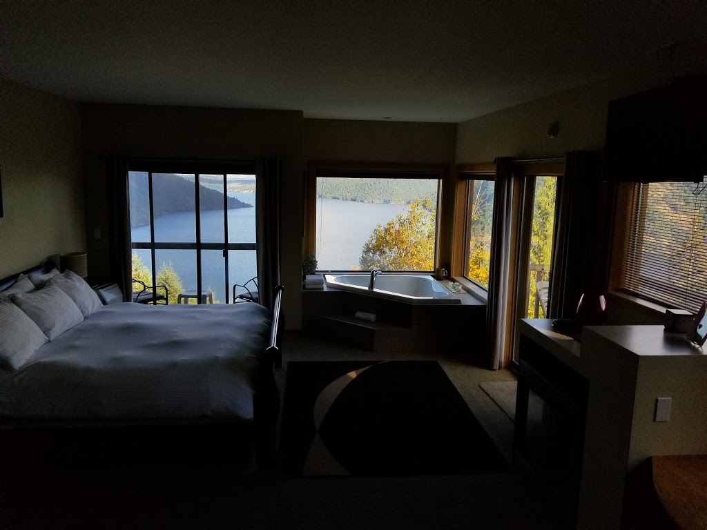 Moon Water Lodge | 265 Trans-Canada Hwy, Malahat, BC V0R 2L0, Canada | Phone: (778) 432-3123