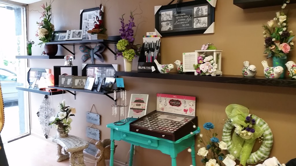 Karas Rose Garden | 50 Queen St N, Tilbury, ON N0P 2L0, Canada | Phone: (519) 682-3338