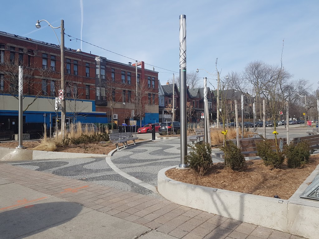 The Doctors Parkette | 15 Brunswick Ave, Toronto, ON M5T 3A9, Canada | Phone: (416) 338-4386