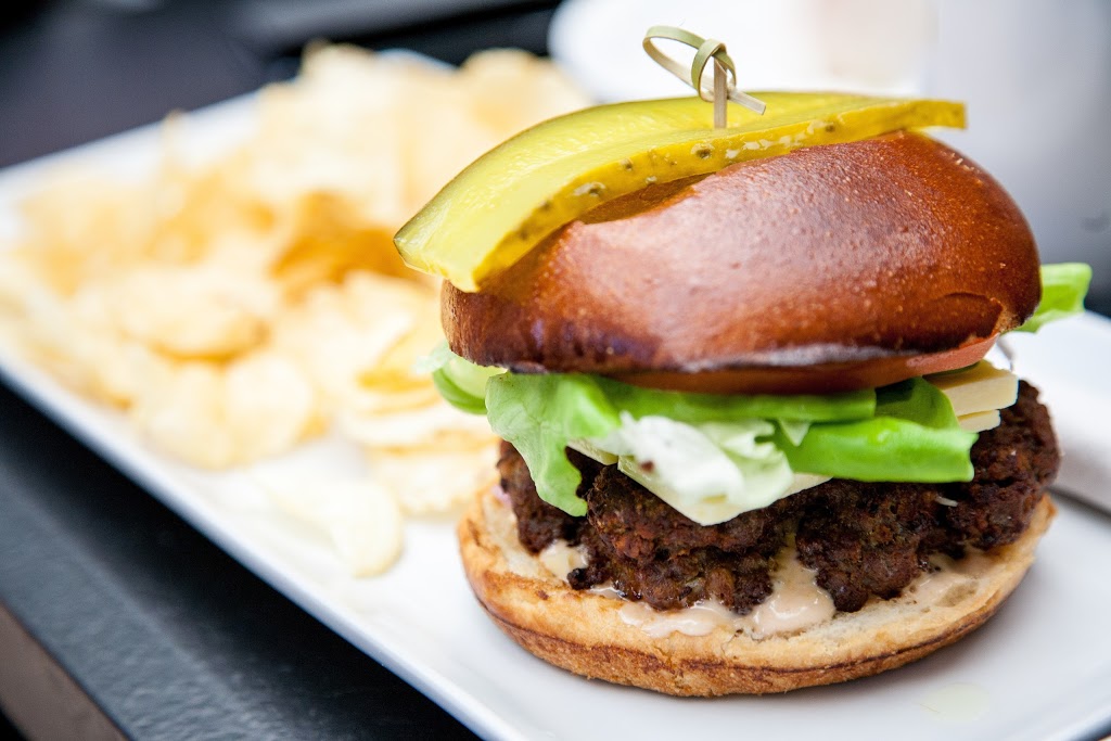 Muddy Waters Cafe | 328 Esplanade Ave, Harrison Hot Springs, BC V0M 1K0, Canada | Phone: (604) 796-5563