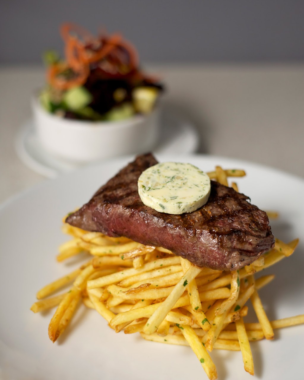 Avenue Bistro | 2064 Comox Ave, Comox, BC V9M 1P8, Canada | Phone: (250) 890-9200