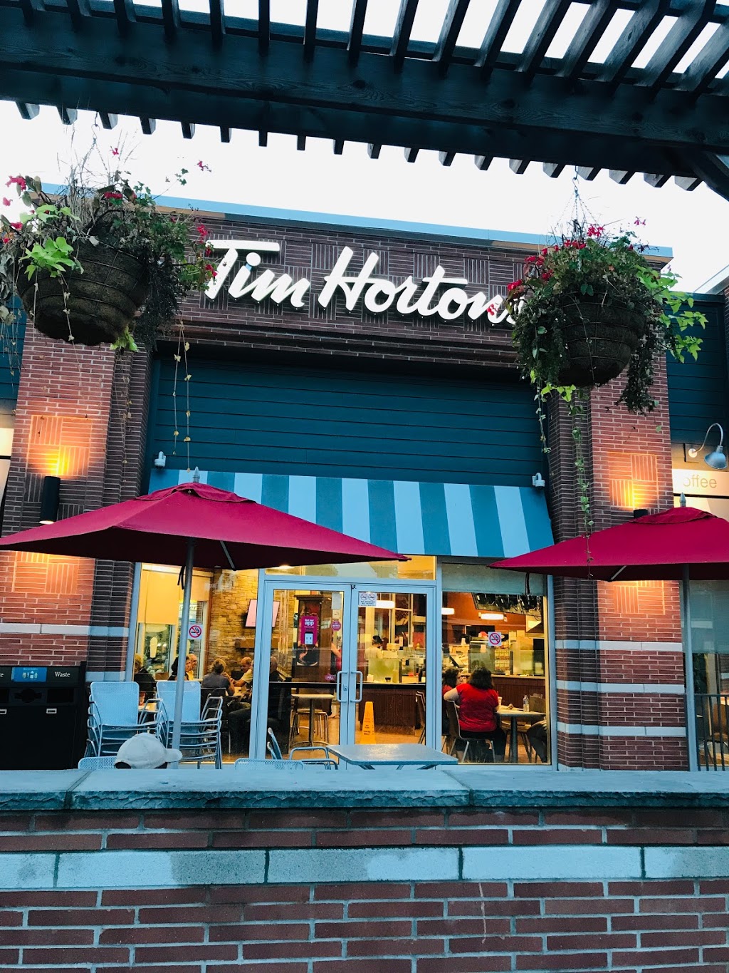 Tim Hortons | 330 Main St N, Brampton, ON L6V 1P6, Canada | Phone: (905) 457-6108