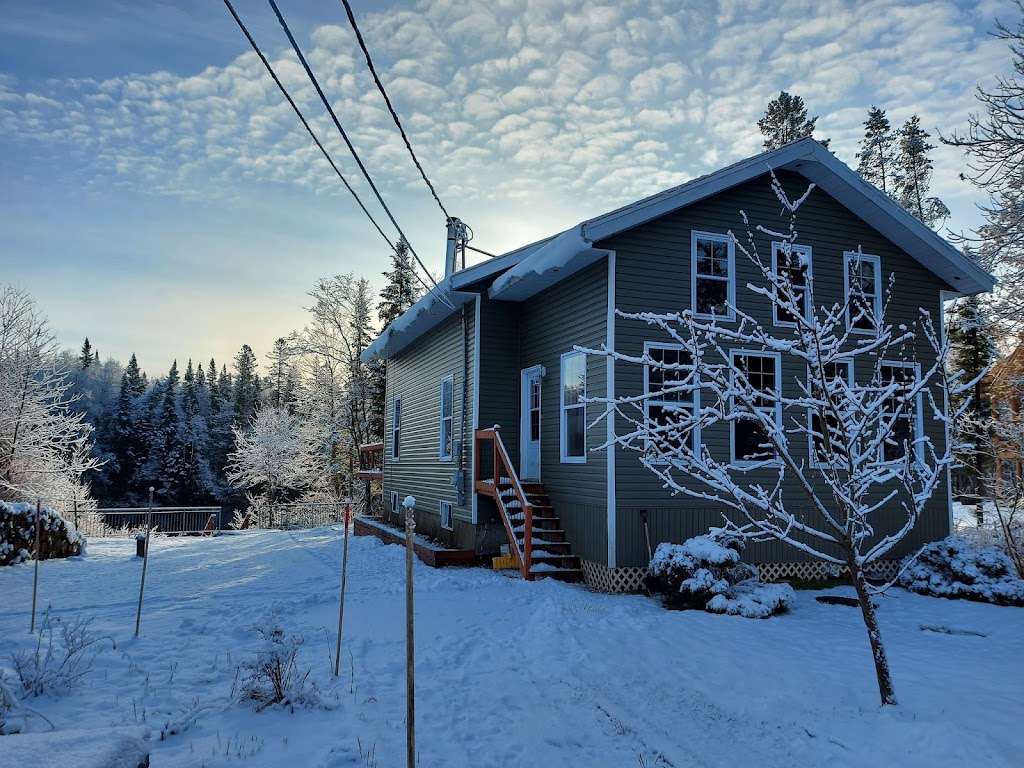 Chalet Shannon Beach | 12 Rue Leclerc, Shannon, QC G0A 4N0, Canada | Phone: (418) 563-0963