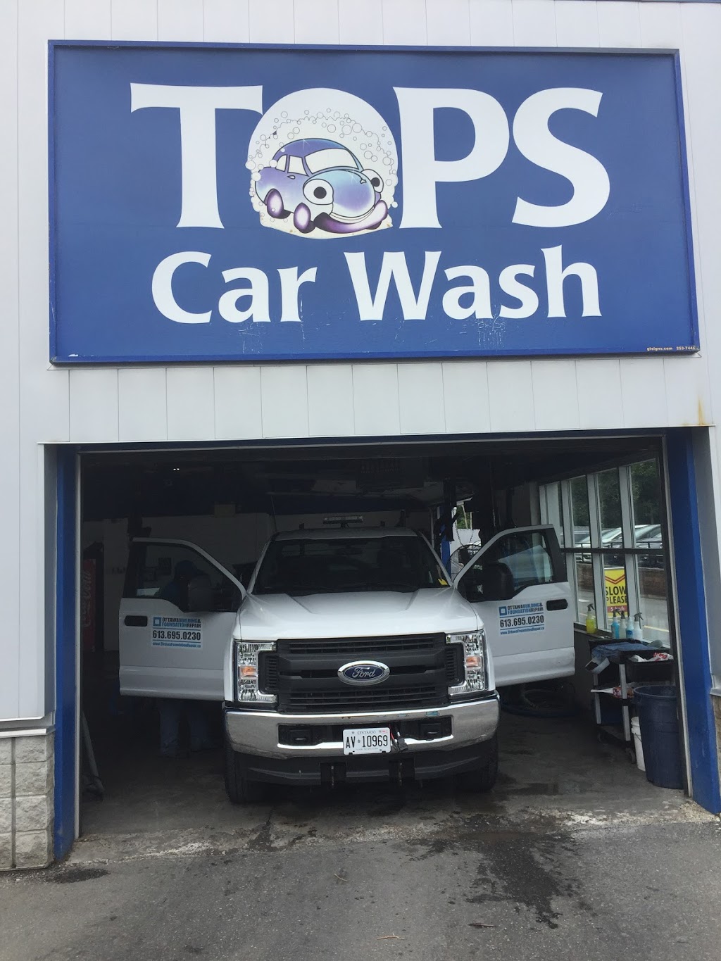 Tops Car Wash | 979 Richmond Rd, Ottawa, ON K2B 6R1, Canada | Phone: (613) 728-4232