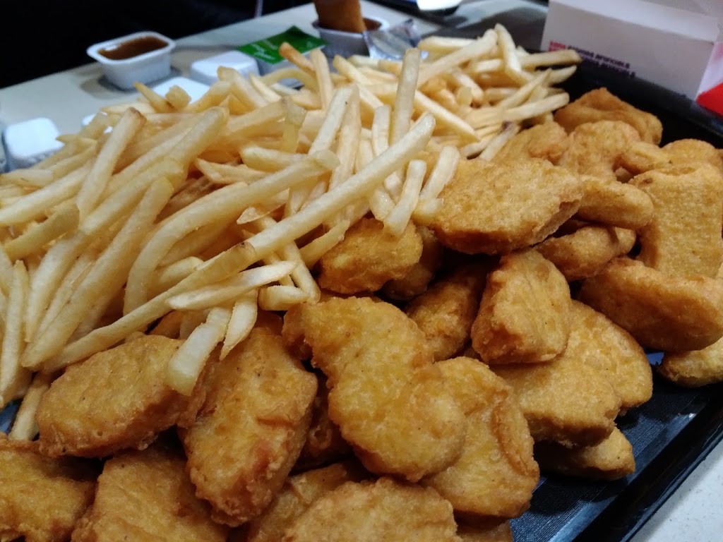 McDonalds | 1500 Upper Middle Rd W, Oakville, ON L6M 3G3, Canada | Phone: (905) 847-6236