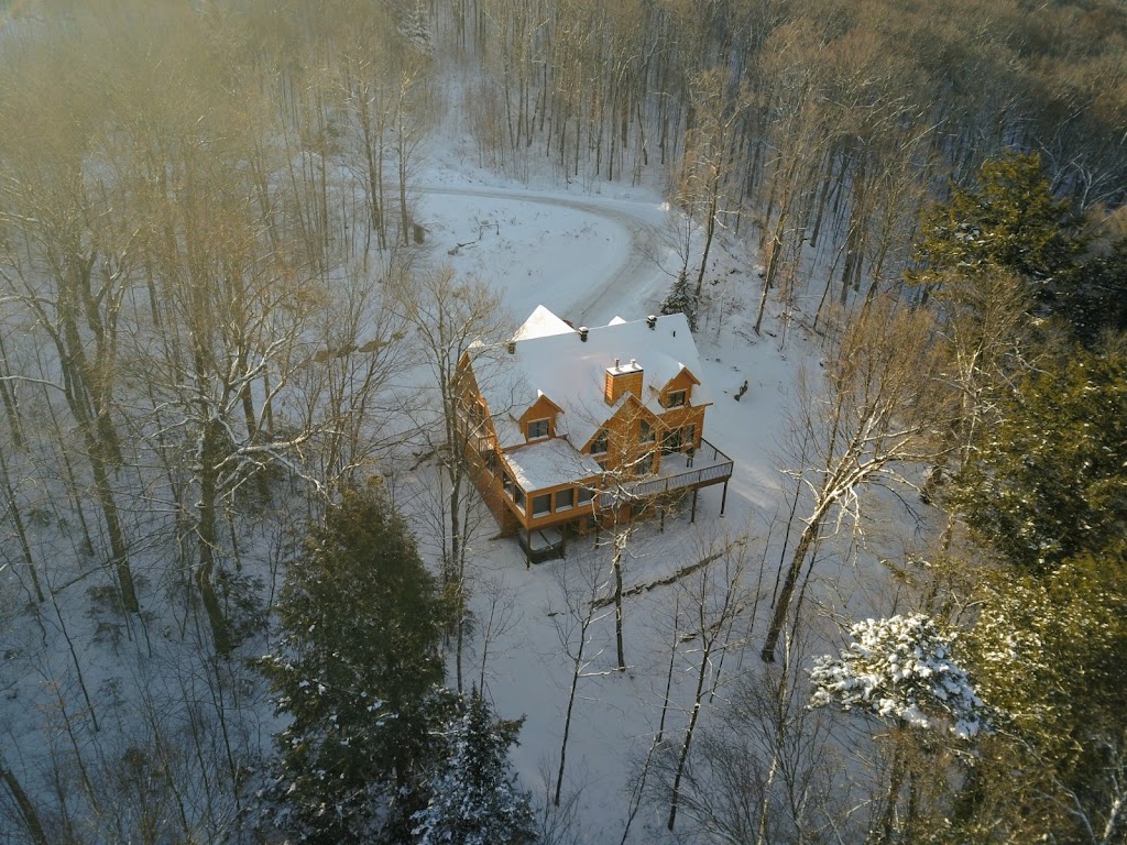 Chalet dautrefois chez Laurette & Tom inc | 1860 Av. A. Bertrand, Saint-Adolphe-dHoward, QC J0T 2B0, Canada | Phone: (514) 912-6754
