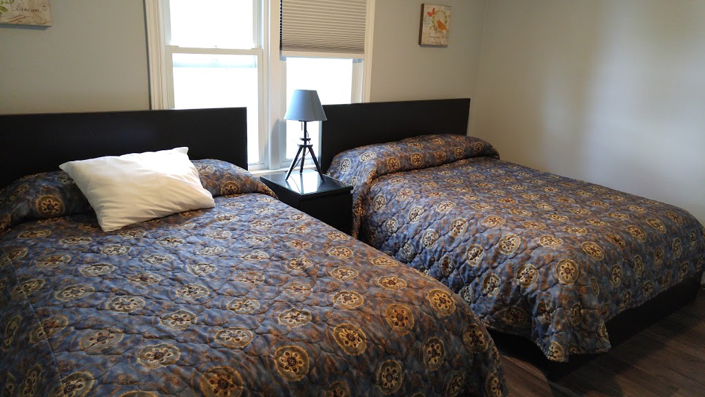 Pinedale Inn Efficiency Motel | 200 Pinedale Ln, Gravenhurst, ON P1P 1B4, Canada | Phone: (705) 687-2822