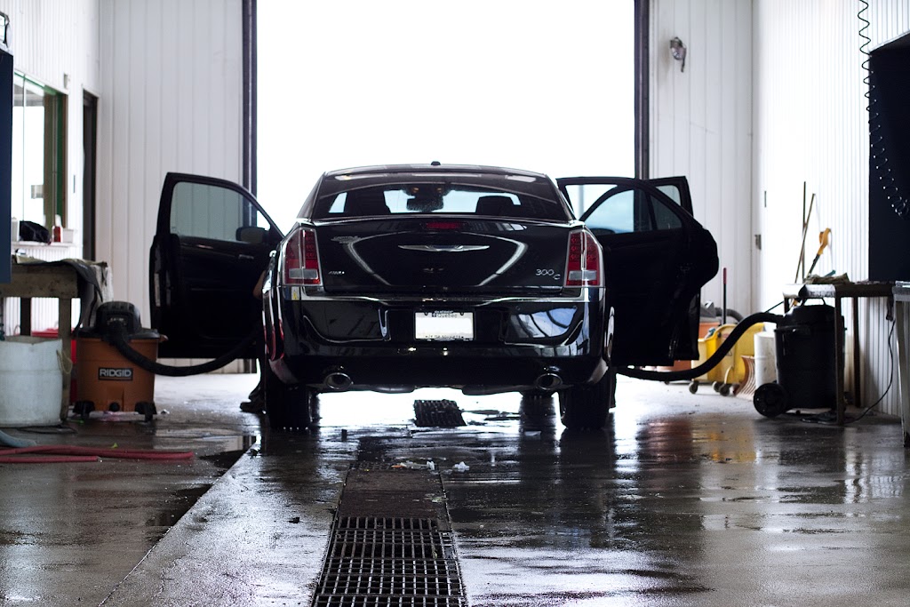Lave Auto à la Main du Vallon | 2313 Bd du Versant N, Québec, QC G1N 4C2, Canada | Phone: (418) 682-8288
