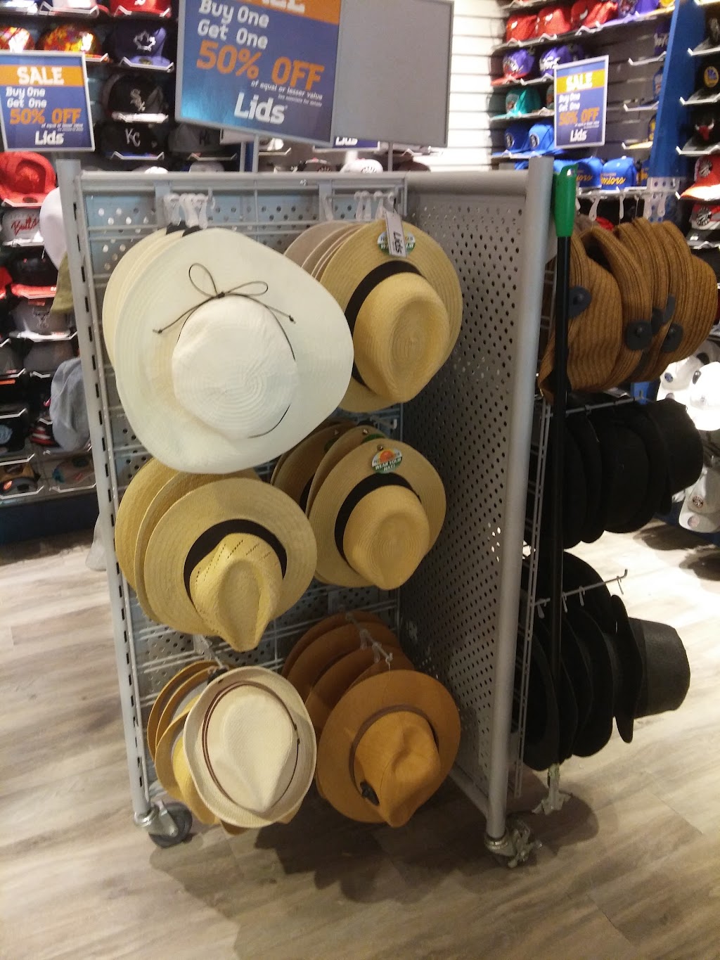 Lids | The Promenade, 1 Promenade Cir, Thornhill, ON L4J 4P8, Canada | Phone: (905) 886-7118