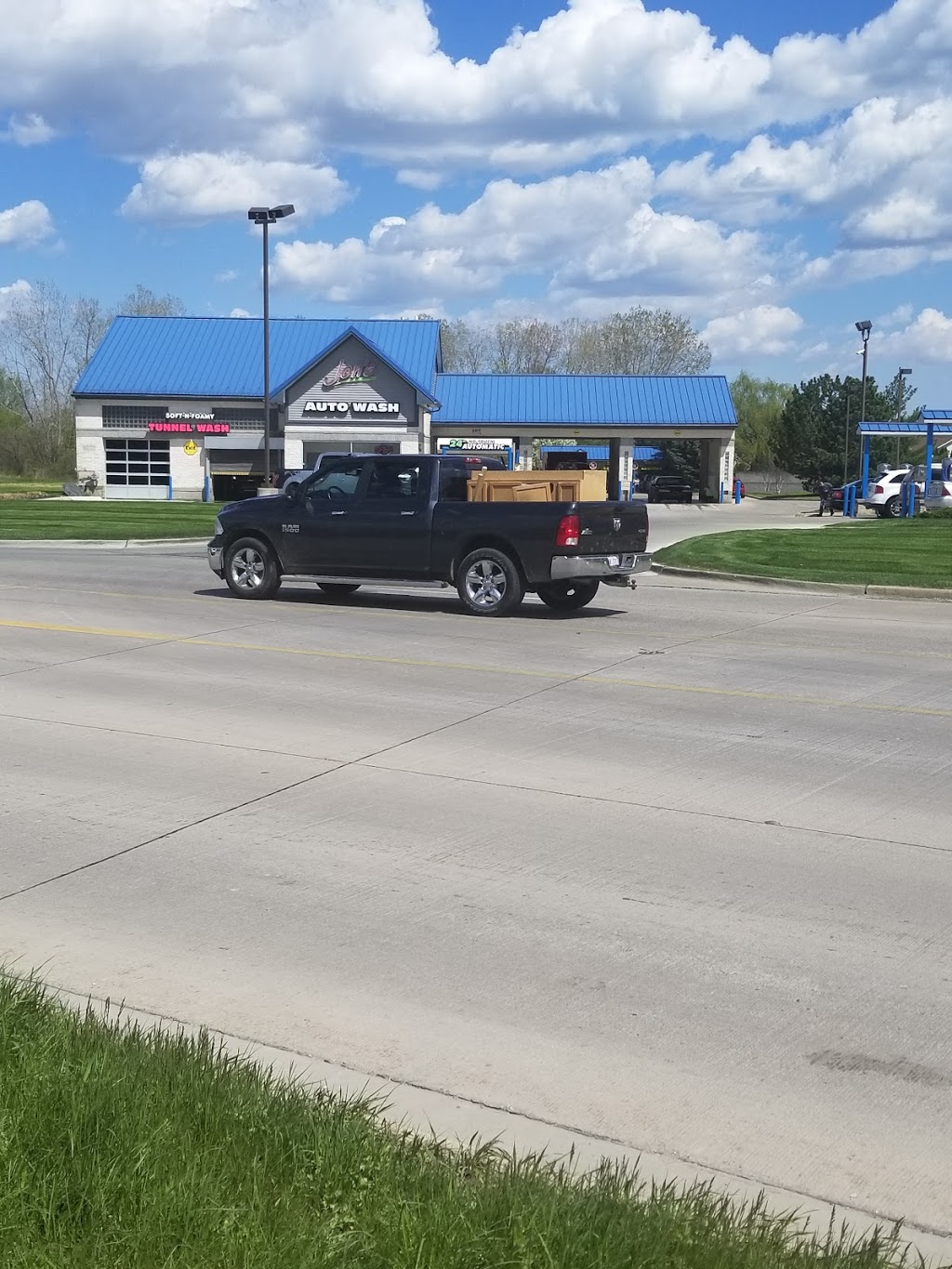 Jons Auto Wash Gratiot | 52700 Gratiot Ave, Chesterfield, MI 48051, USA | Phone: (586) 598-2890