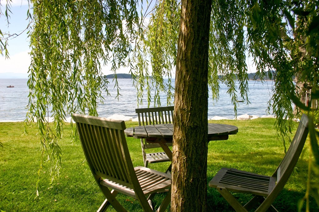 The Sechelter Beach House Accommodation | 5211 Sunshine Coast Hwy, Sechelt, BC V0N 3A2, Canada | Phone: (604) 813-9210