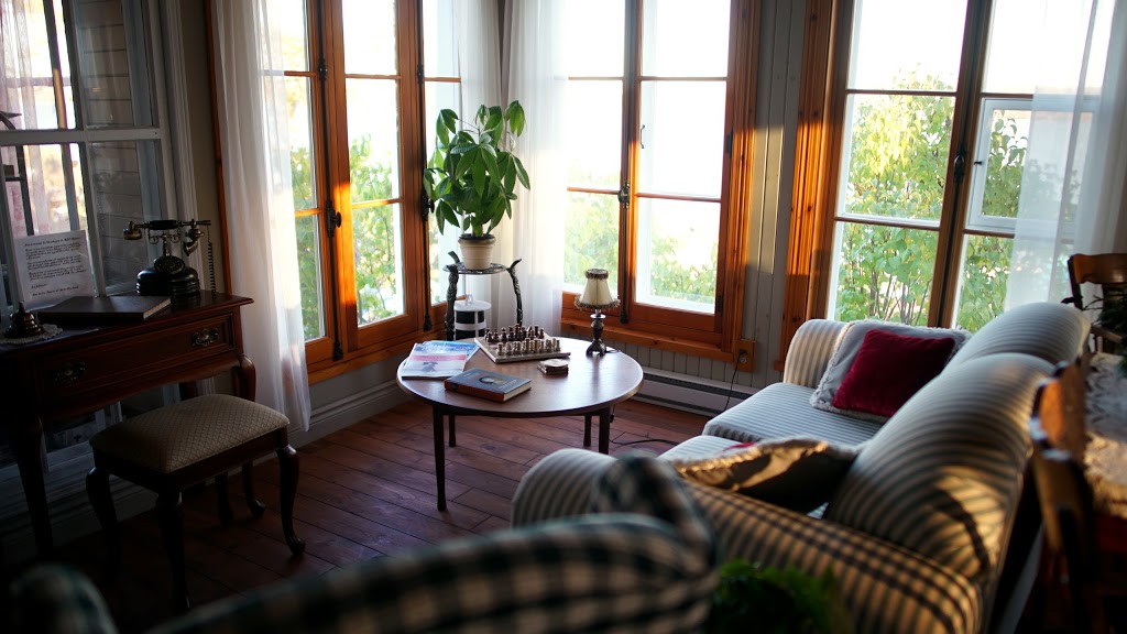 Auberge Le Petit Séjour | 394 Rue Pichette, Château-Richer, QC G0A 1N0, Canada | Phone: (418) 972-0919