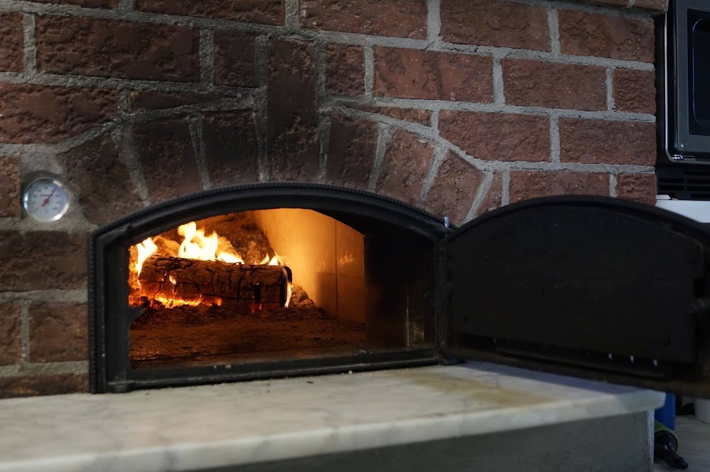 Resto Bar Le Repaire | 105 Rue Honfleur, Sainte-Monique, QC G0W 2T0, Canada | Phone: (418) 301-8555
