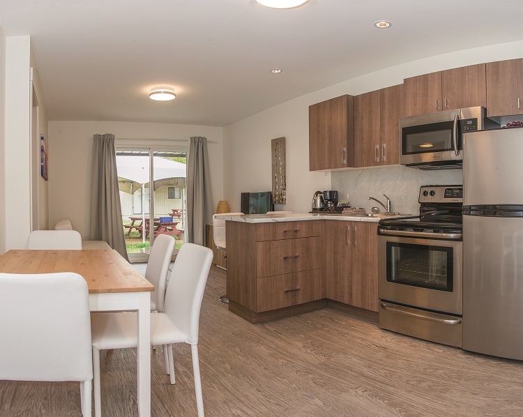 Riverside Resort Qualicum Beach | 3506 Island Hwy W, Qualicum Beach, BC V9K 2H4, Canada | Phone: (250) 752-9544