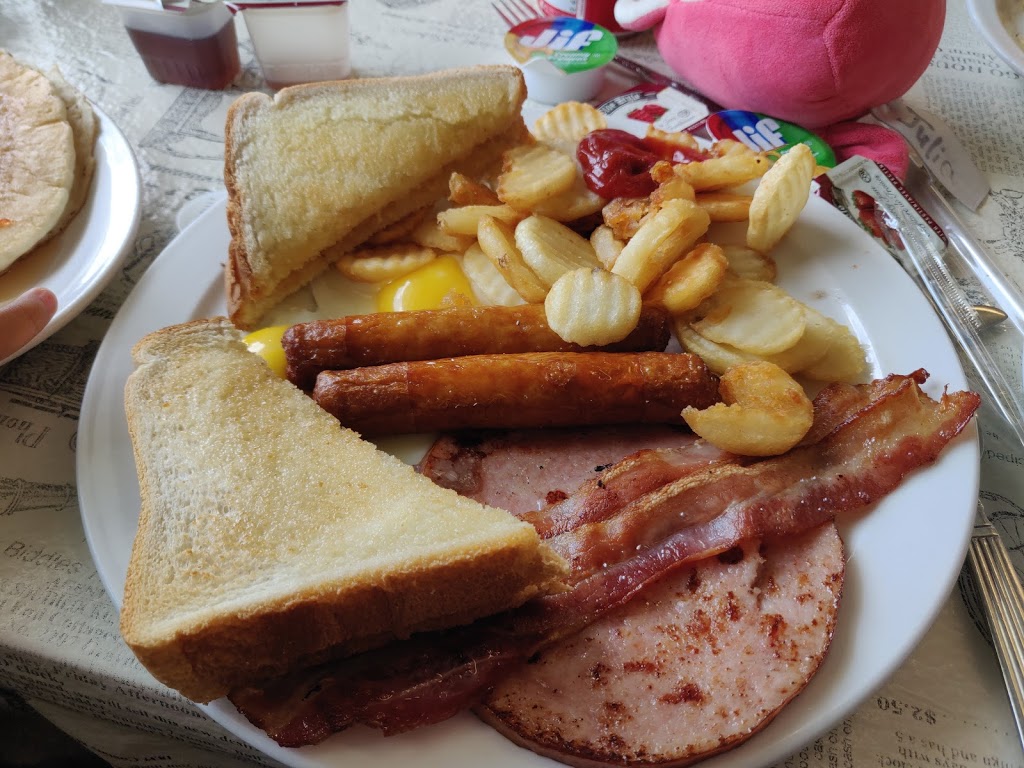 The Crossroads Family Restaurant | 48 Ottawa St W, Havelock, ON K0L 1Z0, Canada | Phone: (705) 778-7100