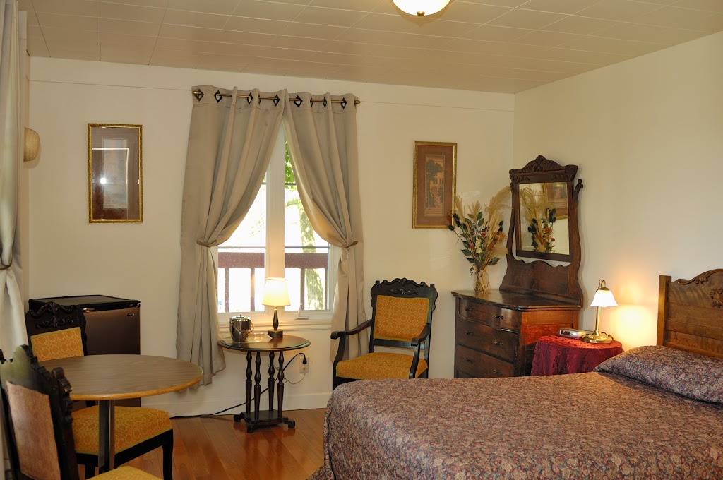 Auberge des Dunes | 118 Chemin de la Basse Ville, LIsle-aux-Grues, QC G0R 1P0, Canada | Phone: (418) 248-0129