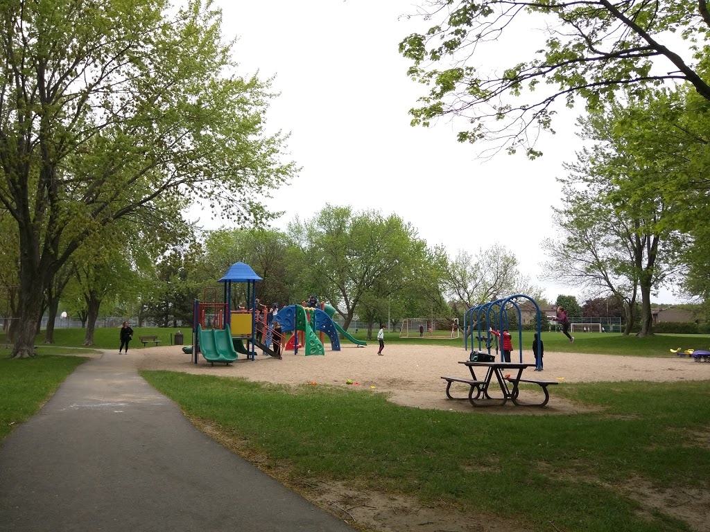 Lake Road Park | 85 Rue Hemingway, Dollard-des-Ormeaux, QC H9G 2J2, Canada | Phone: (514) 684-1011