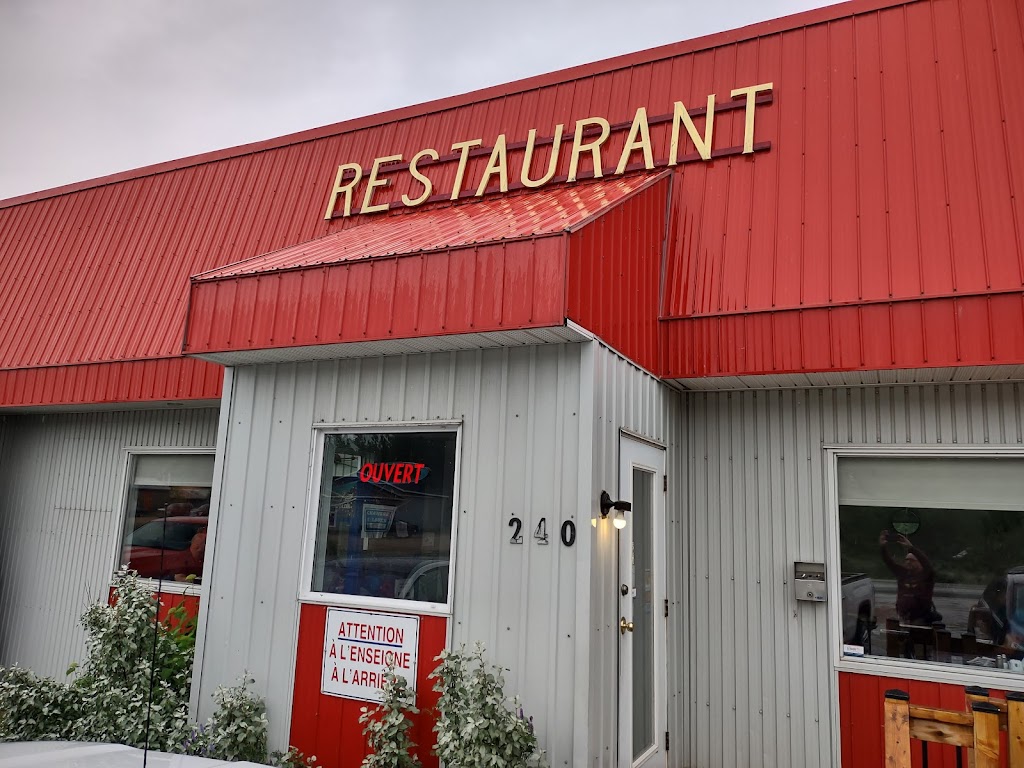 Restaurant chez Marie-Anne | 240 QC-138, Forestville, QC G0T 1E0, Canada | Phone: (418) 587-6534