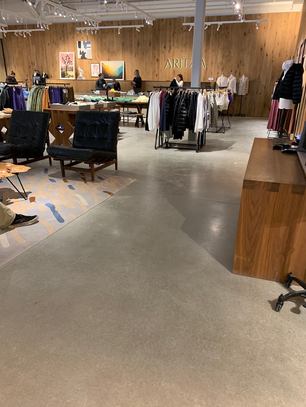 Aritzia | 19001 Chemin Notre Dame #102, Blainville, QC J7C 5L4, Canada | Phone: (450) 979-1425