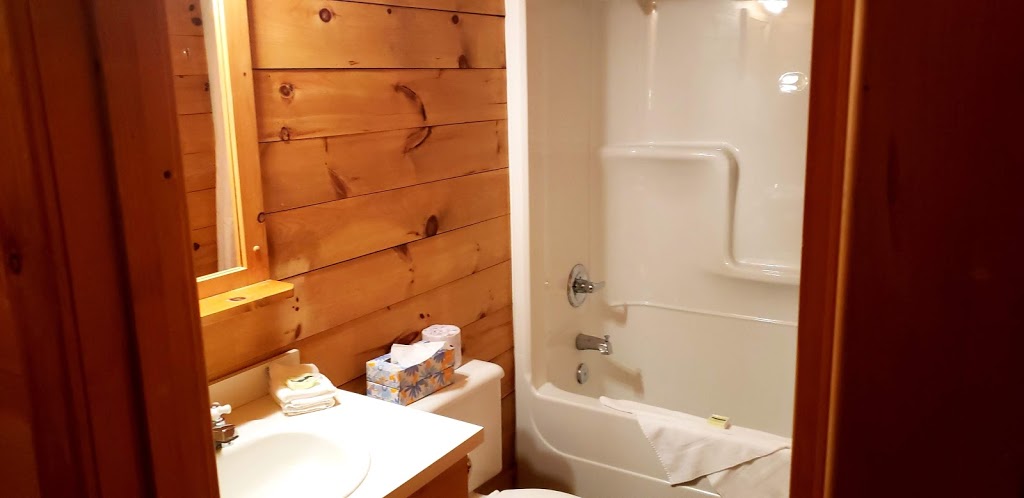 Hôtel Sacacomie | 4000 Chemin Yvon-Plante, Saint-Alexis-des-Monts, QC J0K 1V0, Canada | Phone: (819) 265-4444