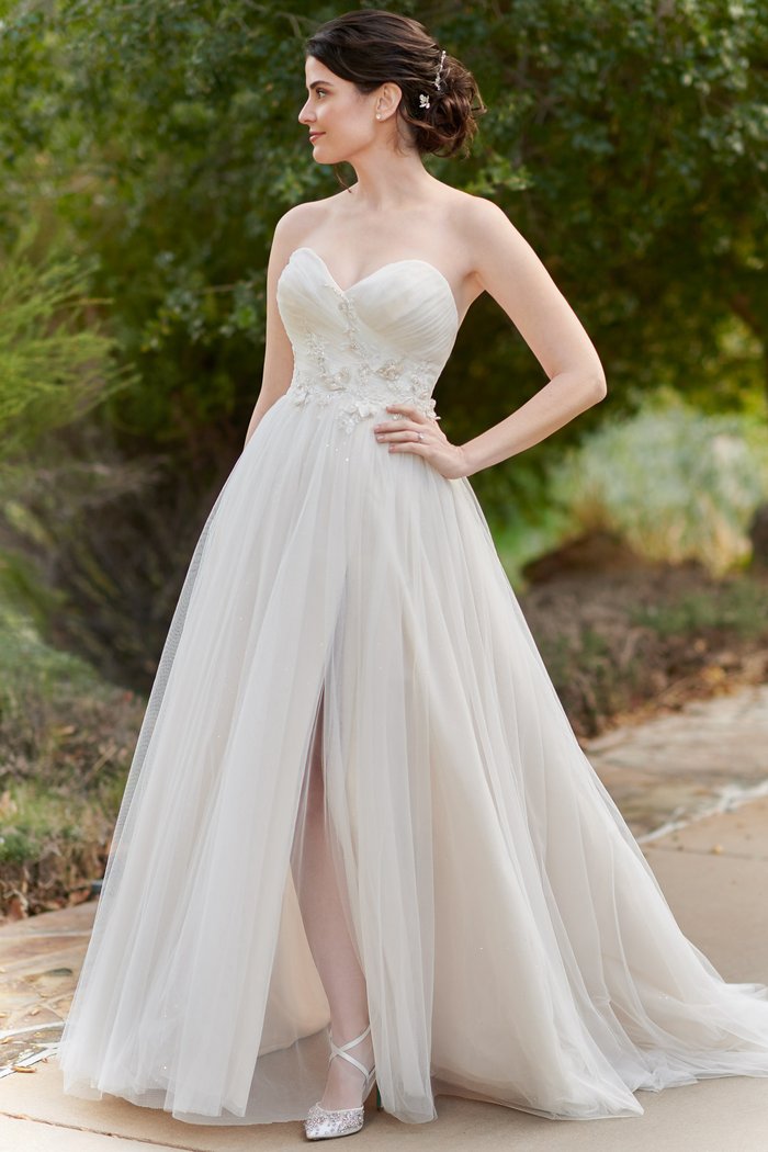 New Beginning Bridal Boutique | 726 Cypress Ln, Springbrook, AB T4S 0N9, Canada | Phone: (403) 886-2800