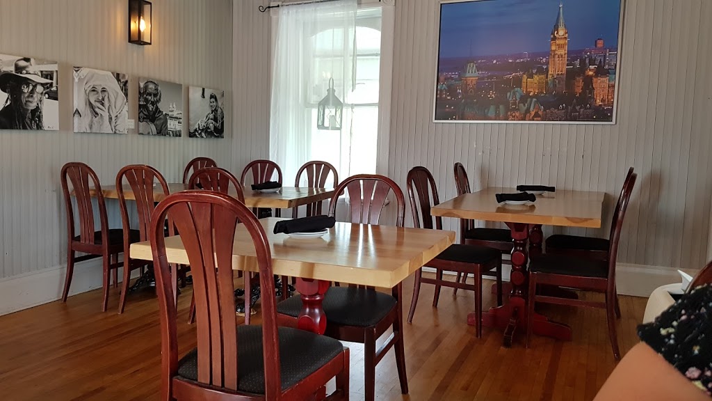 Ze Kitchen Restaurant | 2607 Old Montreal Rd, Cumberland, ON K4C 1A2, Canada | Phone: (613) 833-3000
