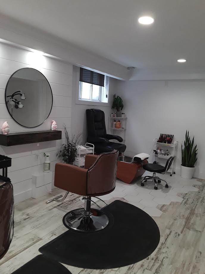 The blonding room | 21578 Richmond St, Arva, ON N0M 1C0, Canada | Phone: (519) 854-6330