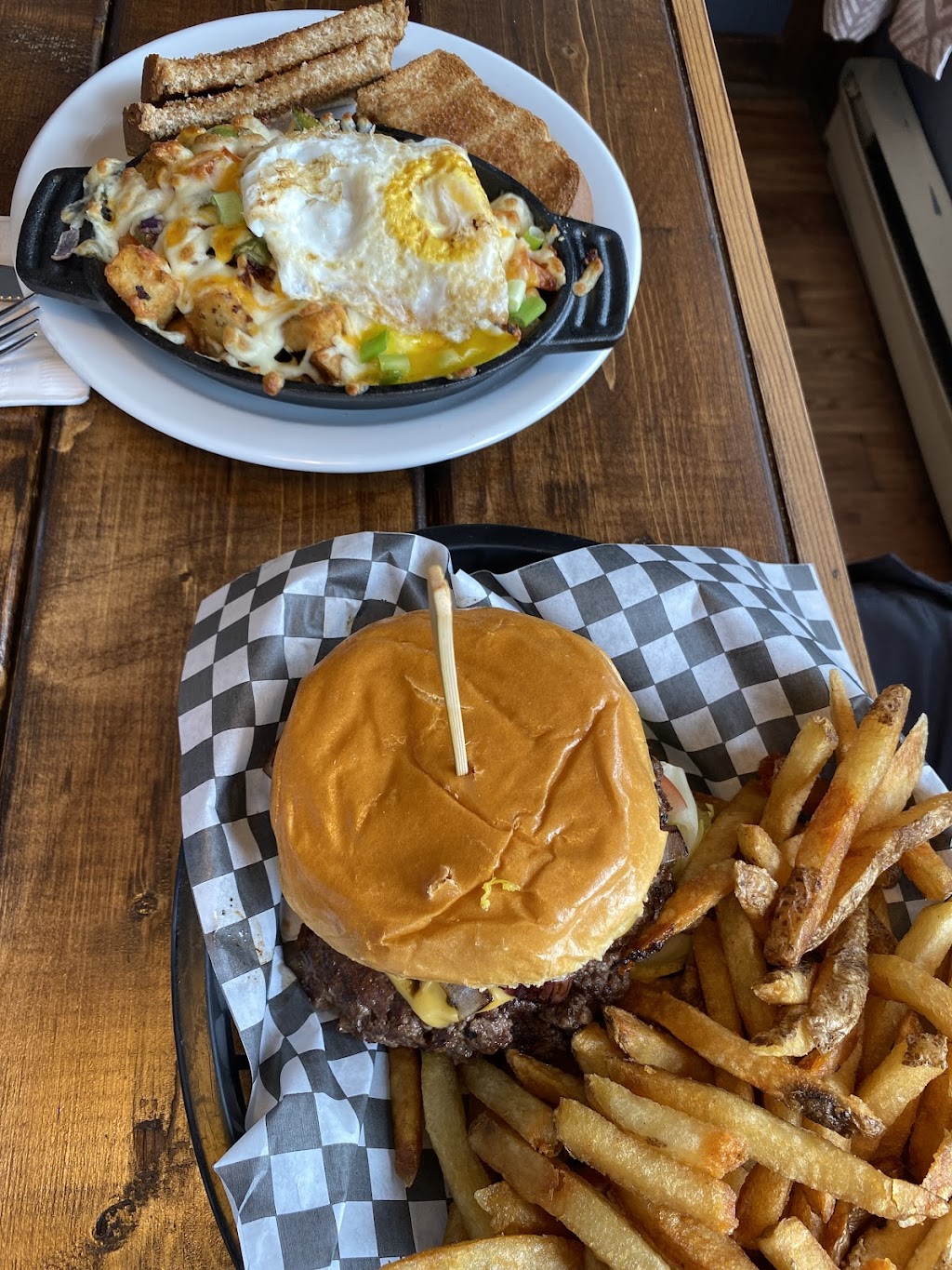 The Slippery Oyster Licensed Restaurant | 22715 Nova Scotia Trunk 7, Sheet Harbour, NS B0J 3B0, Canada | Phone: (902) 885-2293