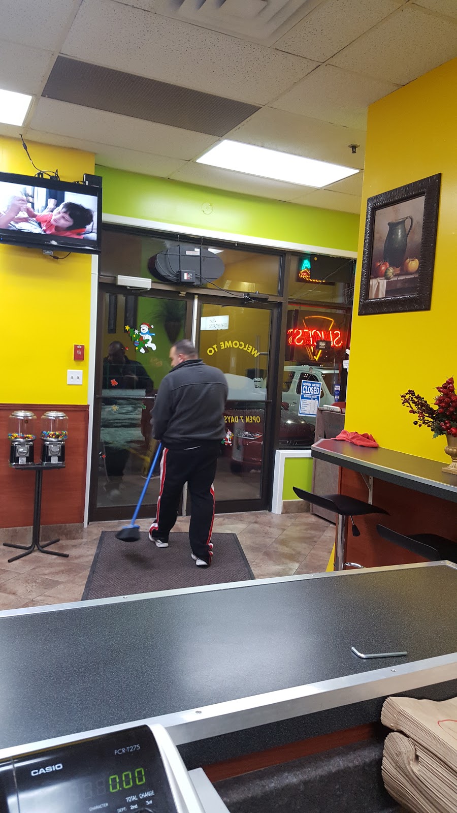 Leos Pizzeria | 245 Waverley Rd, Dartmouth, NS B2X 2C5, Canada | Phone: (902) 433-1237