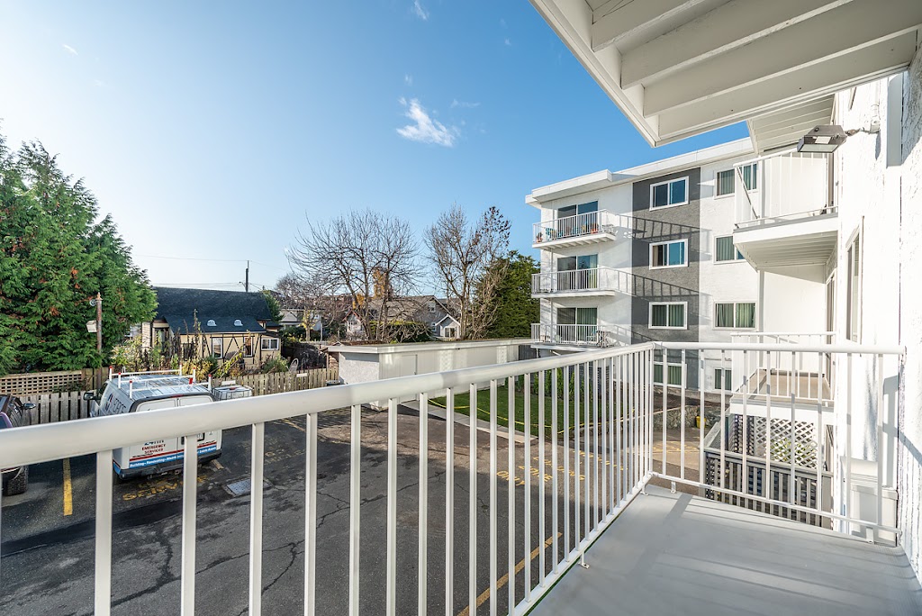 Albion Court Apartments | 45 Boyd St, Victoria, BC V8V 2C9, Canada | Phone: (250) 595-7000
