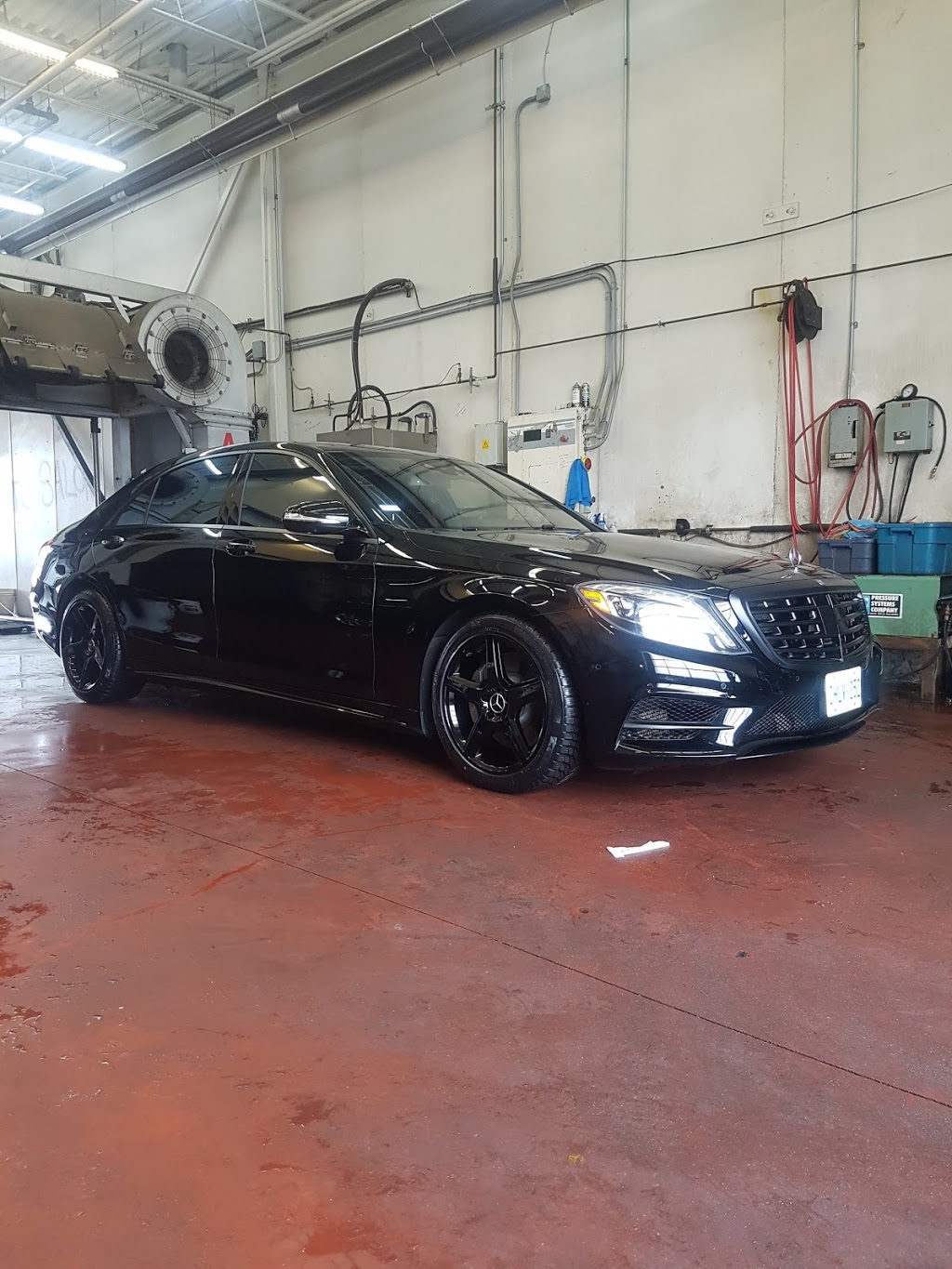 Auto Salon | 7091 Hurontario St, Mississauga, ON L5S 1Z8, Canada | Phone: (905) 565-0093