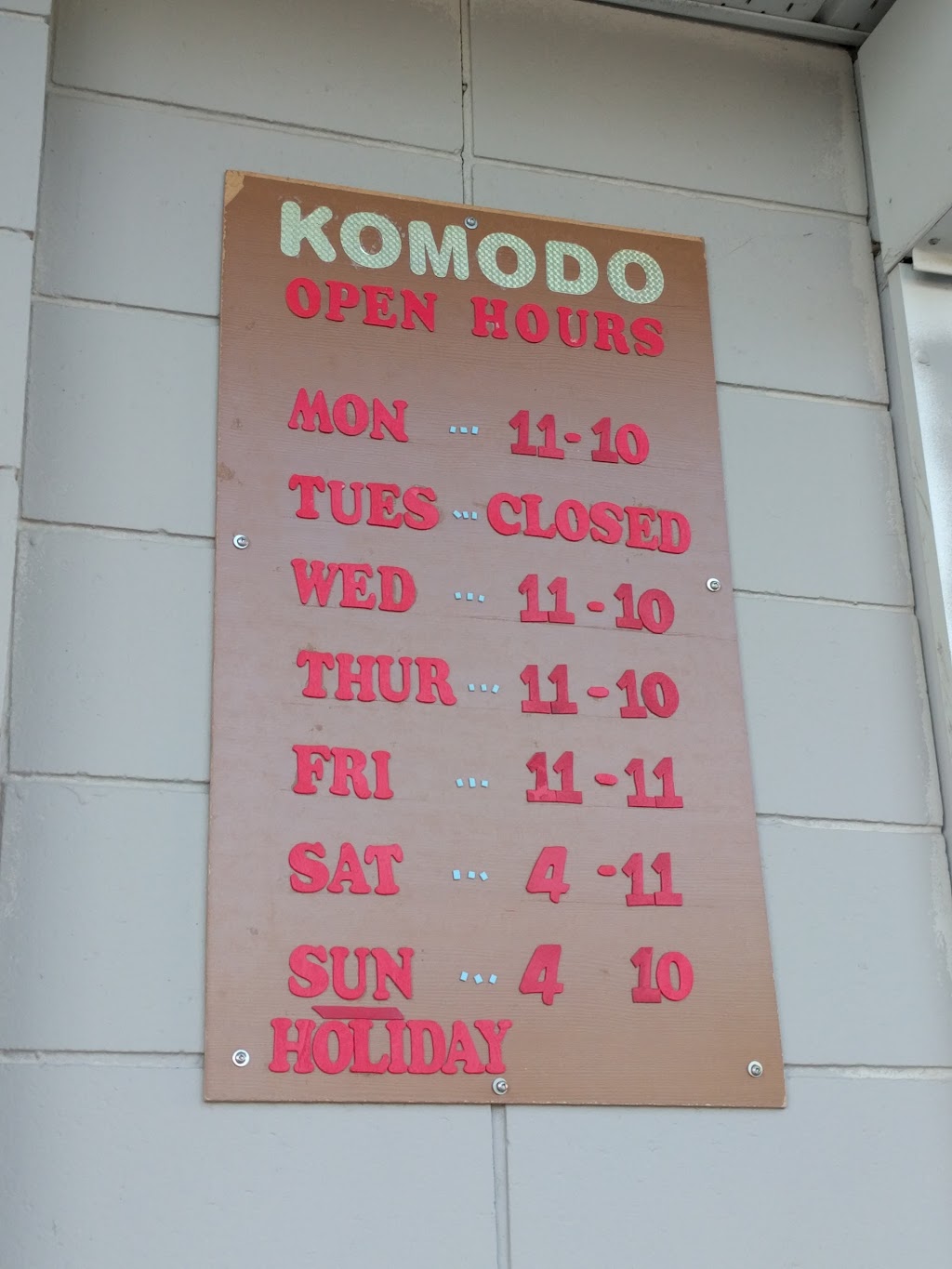Komodo Chinese Restaurant | 1031 Autumnwood Dr, Winnipeg, MB R2J 1C6, Canada | Phone: (204) 253-3678