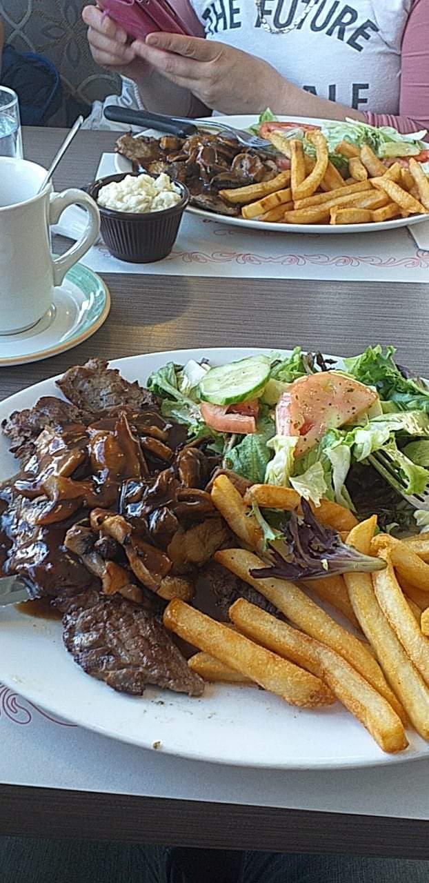 Mammas Restaurant Pizzeria | 1805 Avenue OBrien, Saint-Laurent, QC H4L 3W6, Canada | Phone: (514) 334-1579