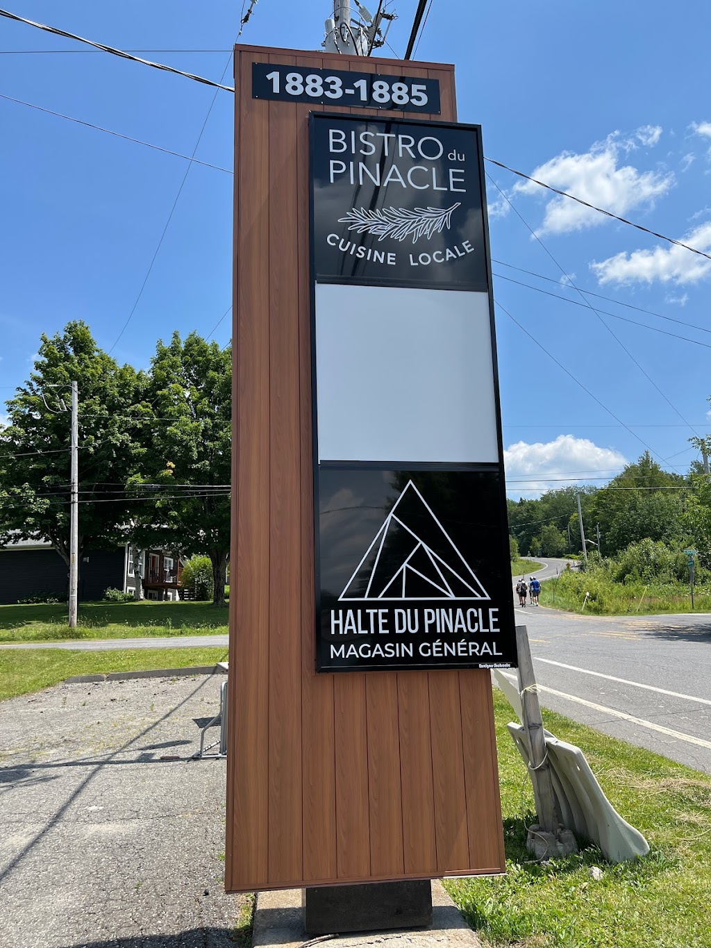 Halte du Pinacle | 1883 Chem. May, Coaticook, QC J1A 2S4, Canada | Phone: (819) 926-8040