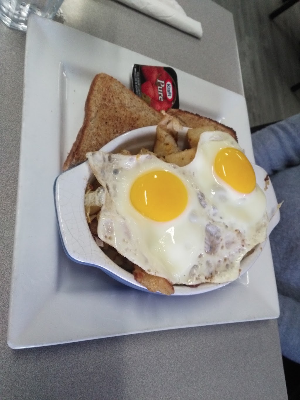 Country Corner Eatery | 357 Durham Rd W, Durham, ON N0G 1R0, Canada | Phone: (519) 369-3000