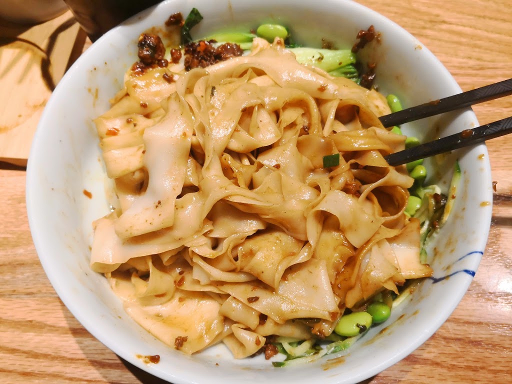 Gols Lanzhou Noodle | 150 University Ave W Unit 6B, Waterloo, ON N2L 3E4, Canada | Phone: (519) 208-3923