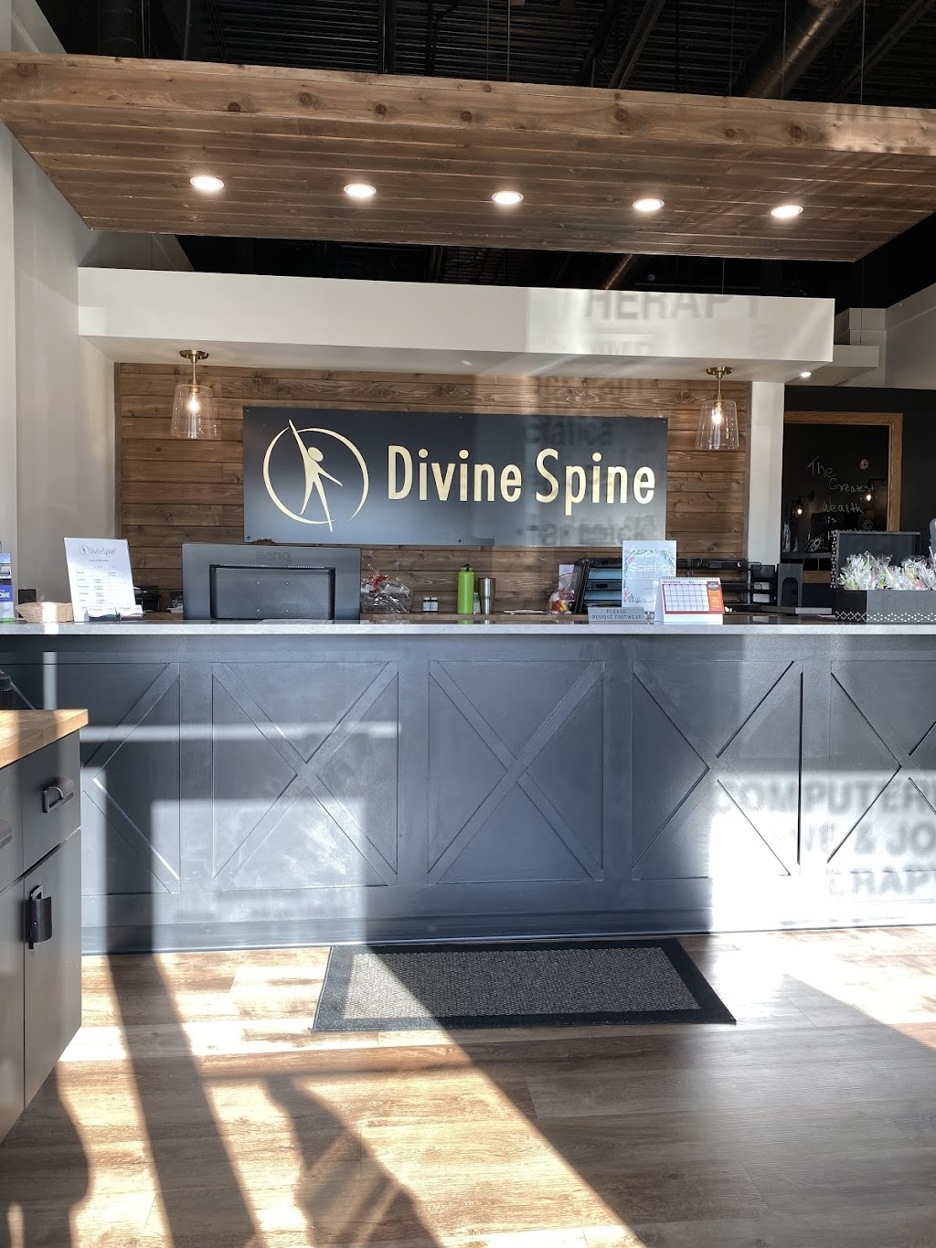 Divine Spine Red Deer | 499 Timberlands Dr Unit 11101, Red Deer, AB T4P 0Z3, Canada | Phone: (403) 342-7670