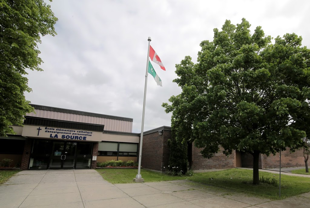 École élémentaire catholique denseignement personnalisé La Sour | 1445 Duford Dr, Orléans, ON K1E 1E8, Canada | Phone: (613) 744-8346
